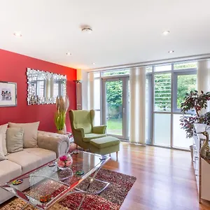 luxury-at-the-brunswick-free-parking-4-bedrooms.brighton-hotels-england.com/